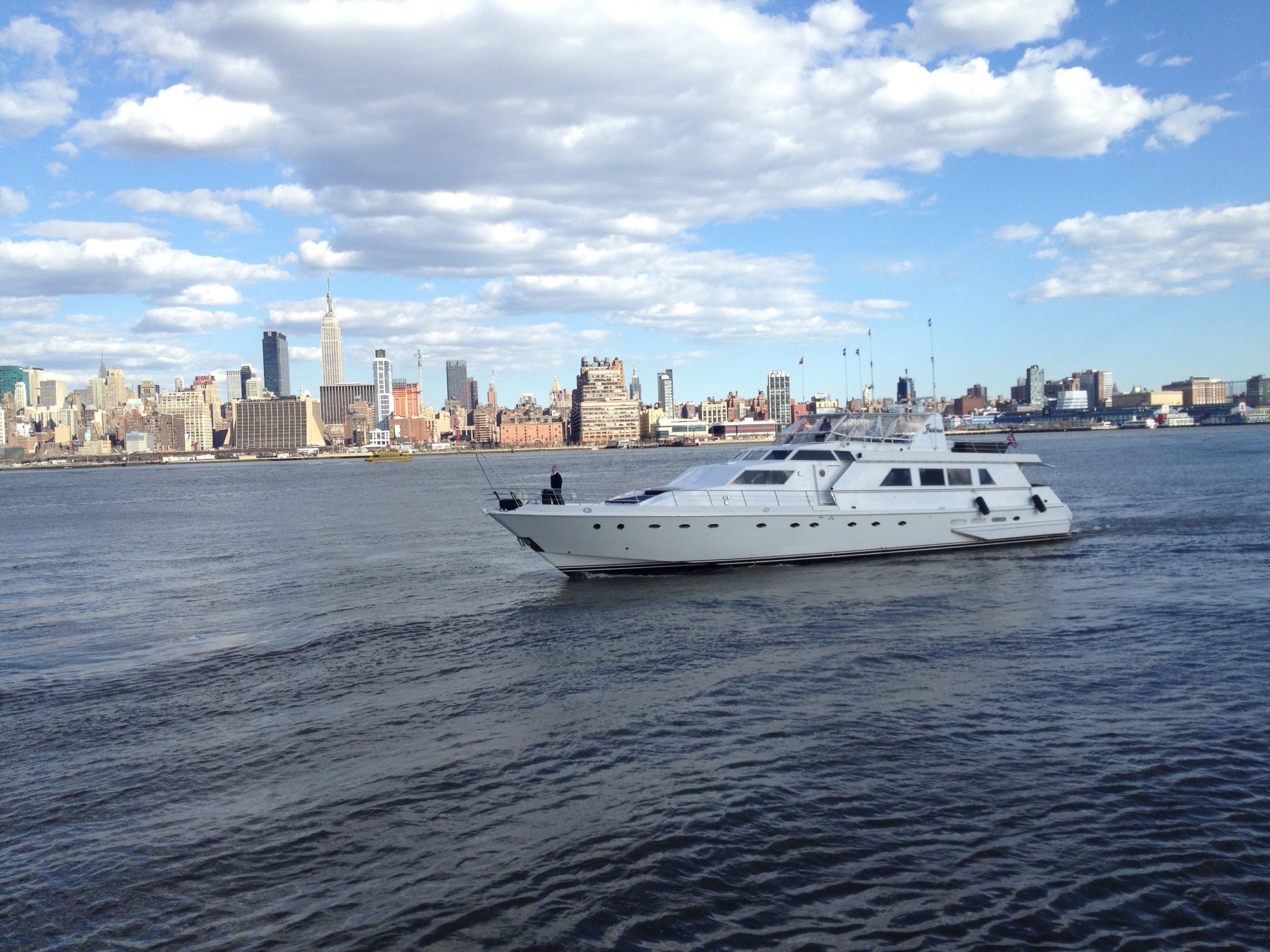 rent private yacht nyc